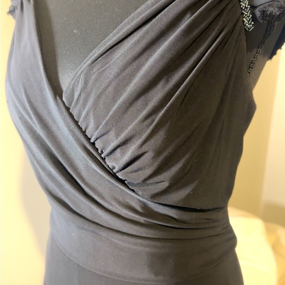 Elegant Black Evening Dress - Picture 3 of 7